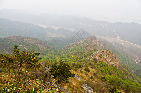 夏天看到中国的钉钉山脊杂草青金石岩石天气山顶日光吸管顶峰山腰场景图片