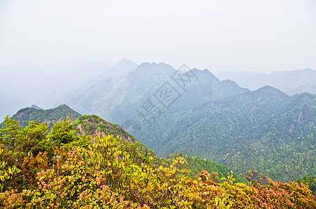 夏天看到中国的钉钉山脊山腰太阳月亮吸管天空旅行青金石灌木丛荒地天气图片