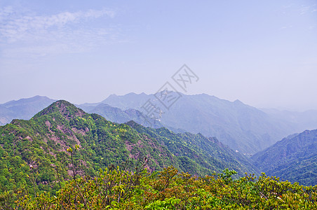 前往中国南部钉钉山脊爬坡青金石吸管草地风景场景首脑石头日光旅行图片