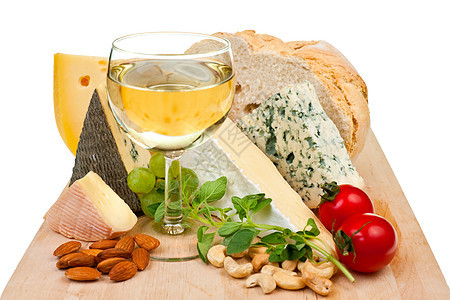葡萄和奶酪模具腰果桌子面包文化饮料木板美食羊乳小吃图片
