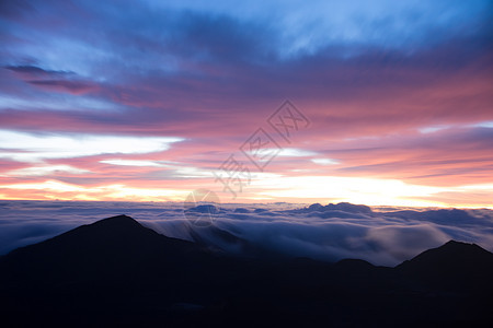 Haleakala 火山日出海洋紫色旅行全景星星橙子薄雾太阳远景热带背景图片