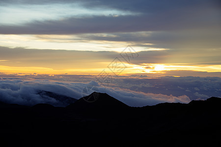 Haleakala 火山日出天空阳光日落海洋星星远景热带全景太阳旅行图片