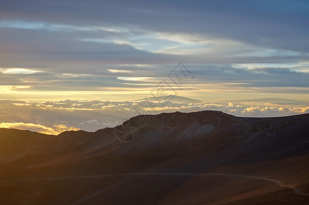 Haleakala 火山日出旅行远景阳光太阳橙子天空日落薄雾星星紫色图片