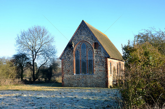 孤立的农村乡村教堂图片