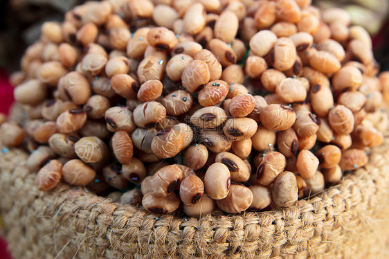 在白背景中被孤立的麻袋中的大豆叶子食物纤维毛豆营养豆类植物饮食解雇小吃图片