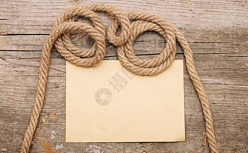 纸板和木材上的船绳图片
