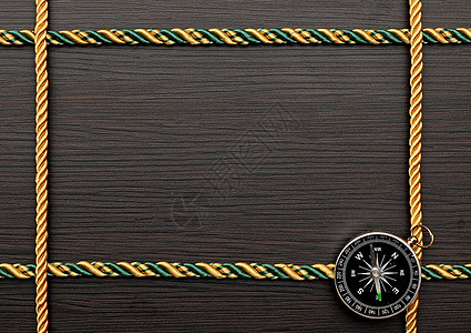 木本背景带罗盘的彩色绳框木头彩虹绳索白色乐趣蕾丝公司海洋锁定框架图片