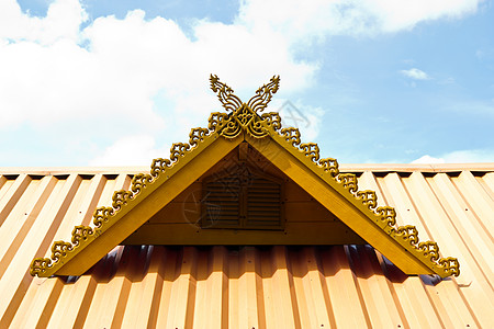 高塔屋顶上一片清蓝的天空信仰雕塑旅行雕像蓝色历史金子文化建筑佛教徒图片
