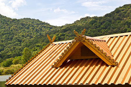 高塔屋顶上一片清蓝的天空橙子艺术雕塑历史佛教徒雕像旅行古董教会场景图片