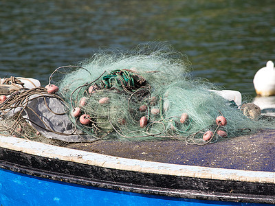 渔网捕鱼网旅行码头船头瓶子气体绳索缠绕浮标钓鱼纠纷图片