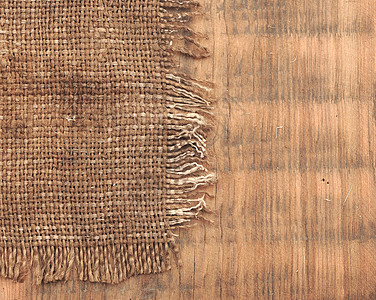 木板上的陈年黄麻布图背景图片