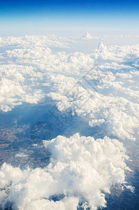 从空中飞机上取来的云气象太阳自由照明器天气天堂天空蓝色场景窗户图片