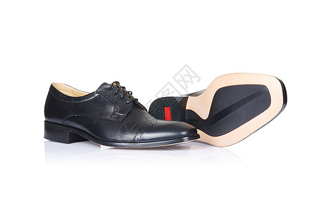 白色男性鞋子的时装概念男人鞋类橡皮齿轮骡子脚跟反射正装靴子黑色图片