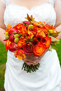 新娘控股包鲜花婚纱照婚纱花束橙子白色摄影色彩结婚日婚姻图片