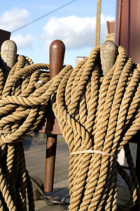 高架船绳索桅杆图片