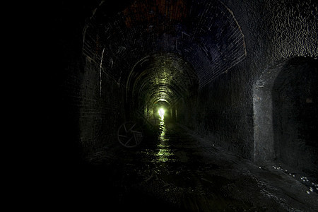 废旧铁路隧道的黑暗石方光绘建筑学图片