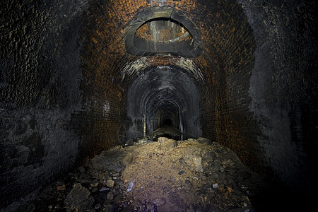 废旧铁路隧道的黑暗建筑学石方光绘背景图片