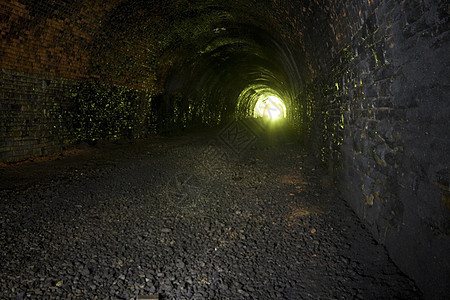 隧道尽头的灯光光绘铁路建筑学黑暗背景图片