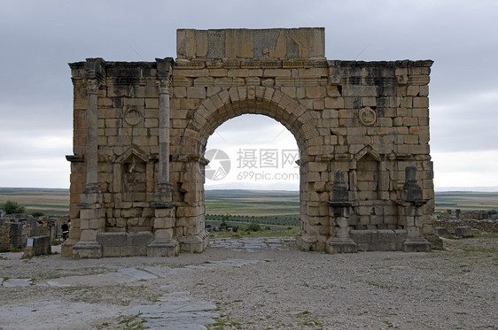 Volubilis 火山卷蓝色历史性废墟石头建筑学大理石文化城市旅行历史图片