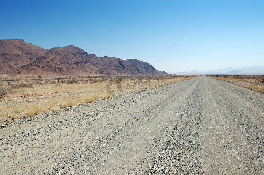 在路上越野路面沙漠蓝色寂寞街道车道旅行碎石图片