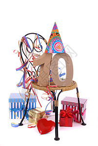生日快乐与年龄数字 在派对气氛中白色盒子奶油惊喜展示礼物纪念日包装纸盒庆典图片