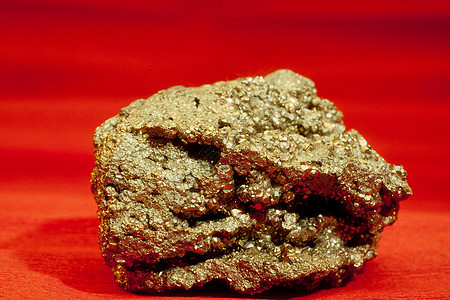 Pyriter 铁硫化铁愚人金矿晶岩石图片