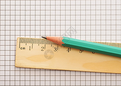 背景上的木尺和铅笔的密闭木板标尺磁带宏观床单尺寸数字维修项目工具厘米房子图片