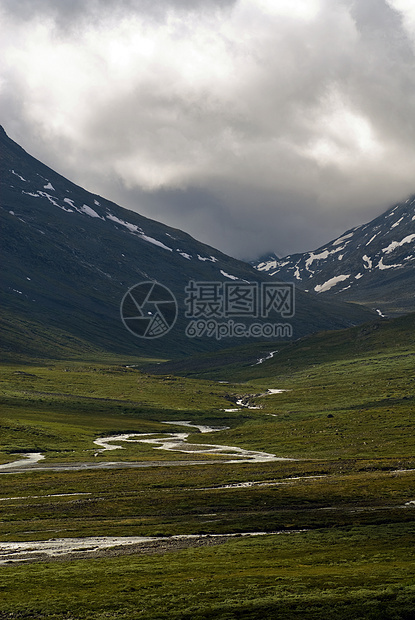 约顿海平带河流的山图片