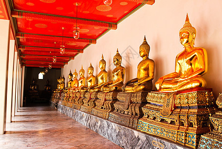 在泰国曼谷的Wat Pho寺佛像相近古董地标建筑学纪念碑历史性艺术寺庙旅行冥想金子图片