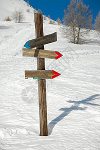 标志符号招牌路牌滑雪山脉桅杆木板旅行蓝色天空展示图片