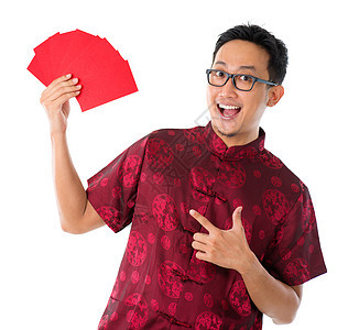 亚裔中国人展示许多红包图片