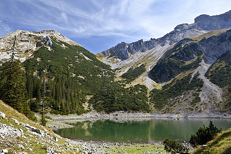 阿尔卑斯山的Soiernse湖图片