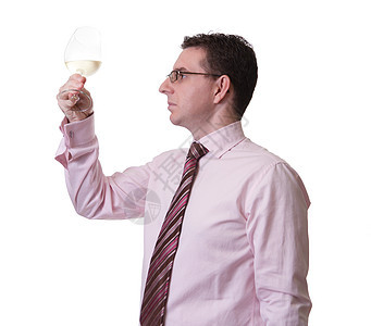 男人在喝白葡萄酒管理人员商务服务员人士饮料酒厂仓库玻璃侍酒师地下室图片