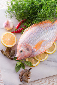 尼罗河蒂拉皮亚鱼宏观螃蟹钢巴饮食钓鱼厨房盘子海鲜贝类食物图片
