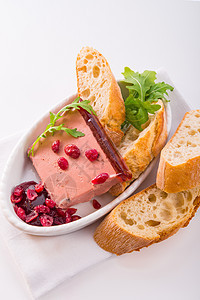 带香和红莓的野派早餐树叶盘子餐厅地区馅饼小麦奶油蛋糕香气图片