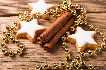 肉桂棒和圣诞蛋糕烘烤饼干星星胡椒叶子洋葱糖果蛋糕香草食物图片