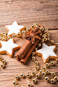 肉桂棒和圣诞蛋糕洋葱胡椒饼干丝带午餐小吃星星食物香草烘烤图片
