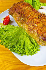 肉牛肉橄榄炙烤美食绿色盘子牛肉饮食美味红色烧烤灯泡图片