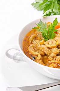 波兰传统牛肚汤抛光厨房美味养牛饮食猪肉食物蔬菜烹饪胡椒图片