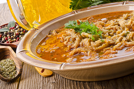 波兰传统牛肚汤香菜蔬菜抛光厨房薄片饮食养牛美味烹饪食物图片