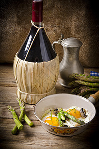 带煎蛋棕色的松木树蔬菜藤蔓早餐植物健康美食食物青菜盘子宏观图片