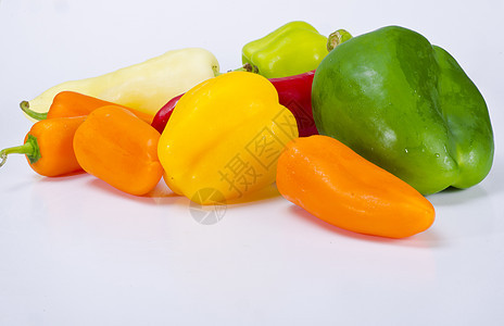 不同的辣椒饮食水果花园食物绿色盘子香料植物胡椒红色图片