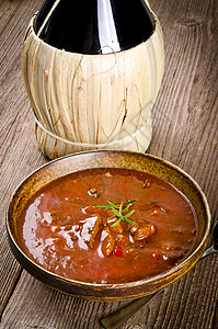 古拉什汤厨房牛肉面包灯泡猪肉午餐洋葱西红柿芳香辣椒图片