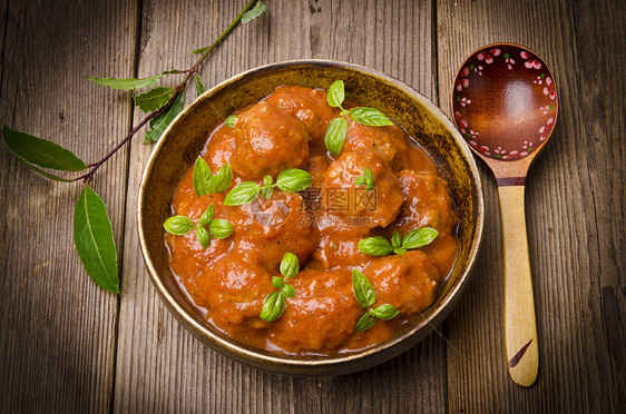 番茄酱中的肉丸子派对烧烤蔬菜油炸午餐猪肉异国牛肉美食宏观图片