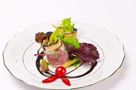 Aubergine牛肉橄榄和Parma 火腿青菜盘子胡椒厨房洋葱烹饪茄子百里香水果饮食图片