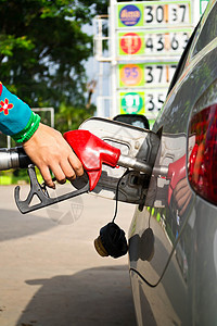 在汽车中添加燃料车站煤油红色情况喷嘴柴油机汽油石油运输车辆图片