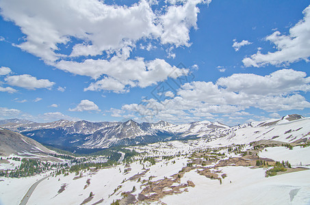 从科罗拉多棉花林山口顶端的落基山脉视图蓝色旅游白色旅行天空山脉图片