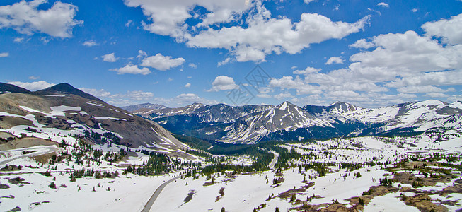 从科罗拉多棉花林山口顶端的落基山脉视图山脉天空旅游蓝色旅行白色滑雪图片
