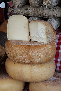 法国市场上的奶酪市场美食奶制品牛奶店铺展示产品黄色商业零售生产图片