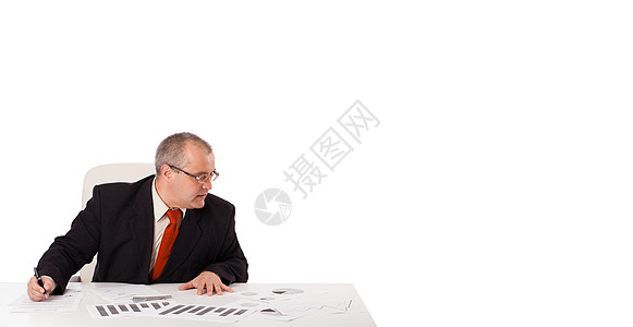 商业商坐在有复制空间的办公桌领带工人办公室商务工作经济总务长签名套装人士图片